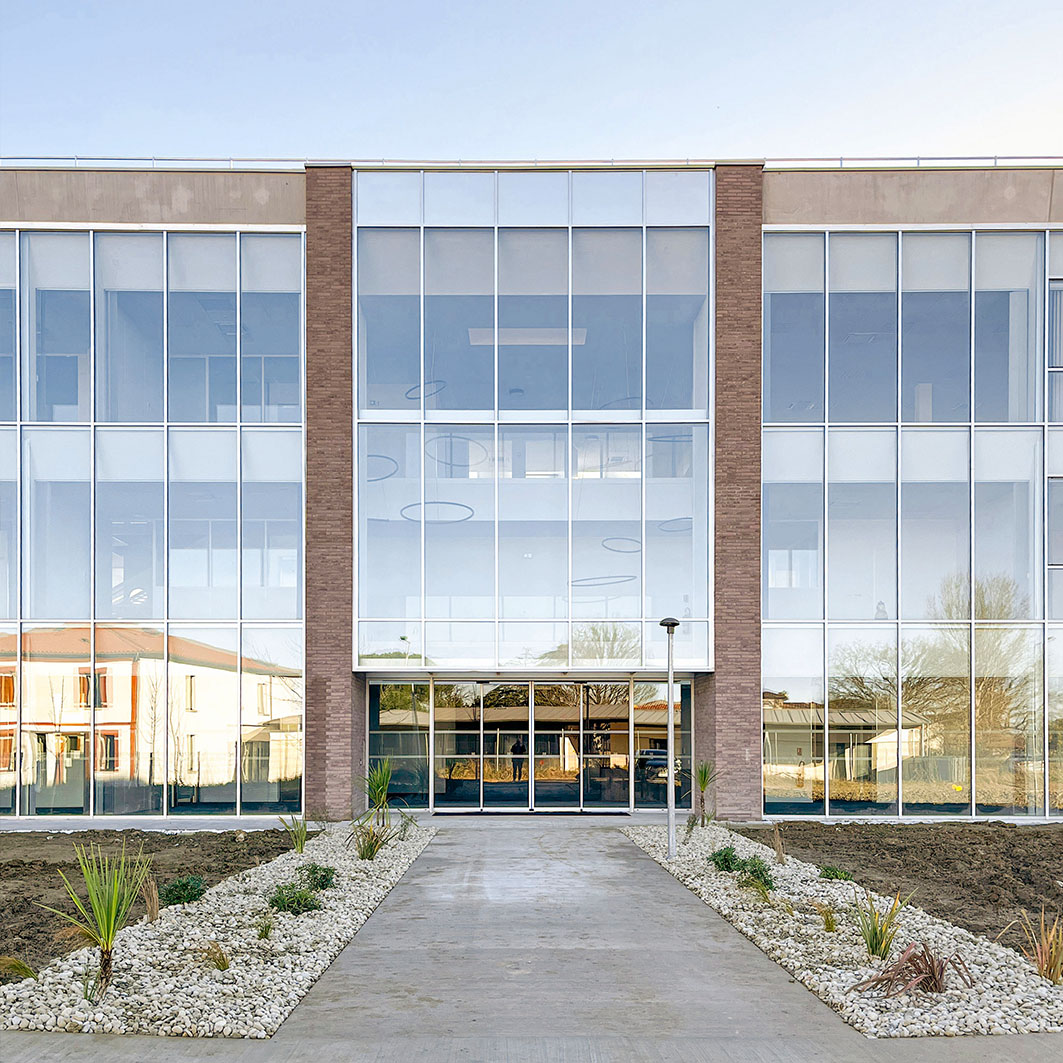 BERLIE BUILDINGS COMPANY - CORNEBARRIEU